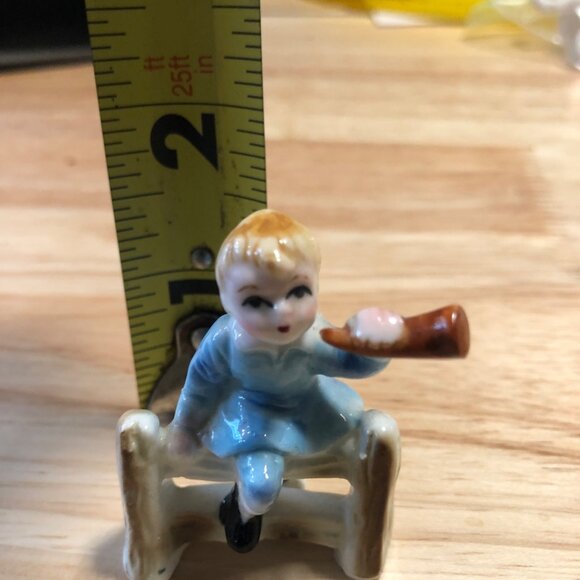 Vintage Ceramic Figurine Little Boy Blue Hand-Painted 1.5" Tall Collectible Home - Picture 2 of 2